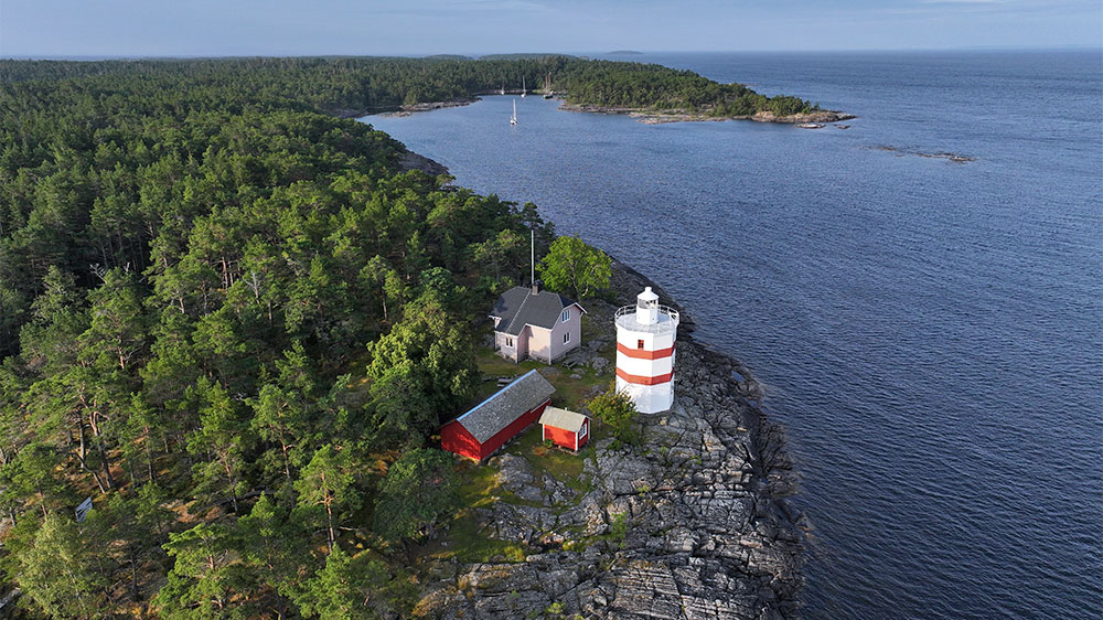 blauwasser_marina_schweden_vaenern_djuroe_leuchtturm