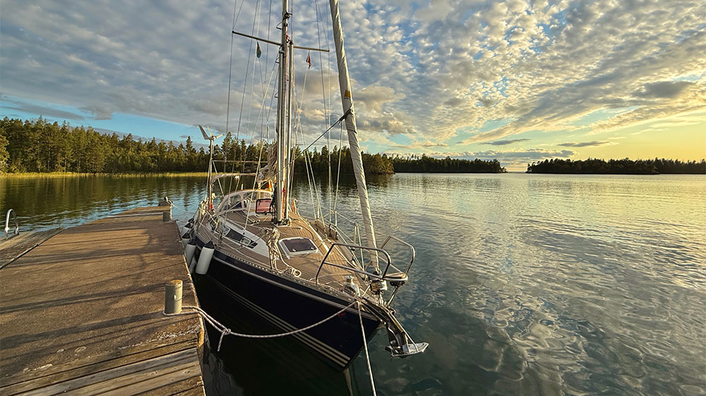 blauwasser_marina_schweden_vettern_medevi_laengsseits