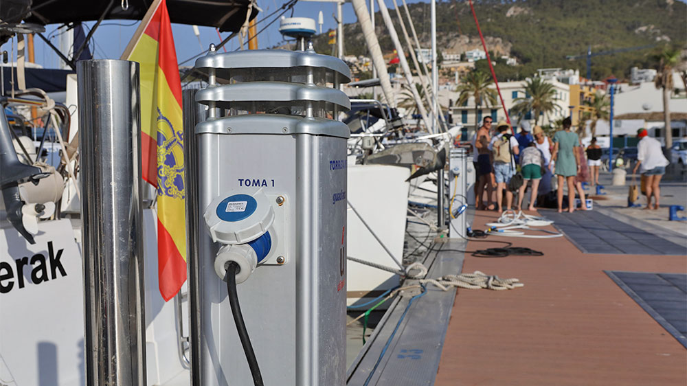 blauwasser_marina_spanien_balearen_andratx_strom_wasser