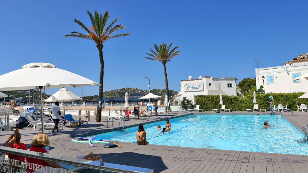 blauwasser_marina_spanien_balearen_andratx_swimmingpool