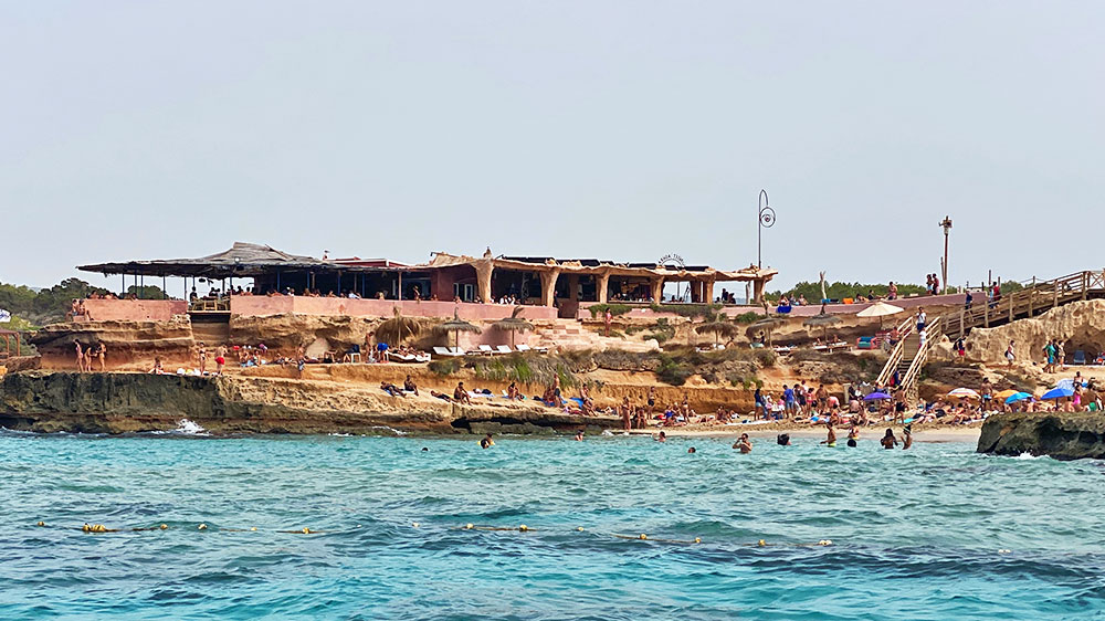blauwasser_marina_spanien_balearen_cala_comte_restaurants