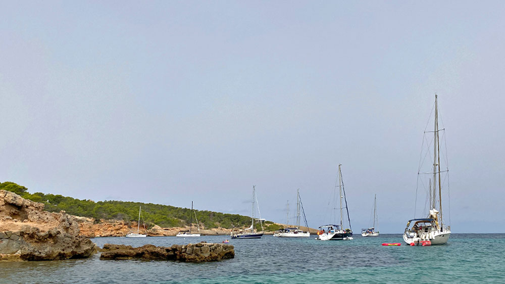blauwasser_marina_spanien_balearen_cala_portinatx_ankern