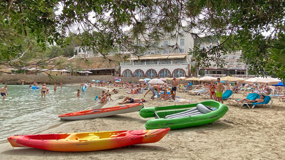 blauwasser_marina_spanien_balearen_cala_portinatx_trubel