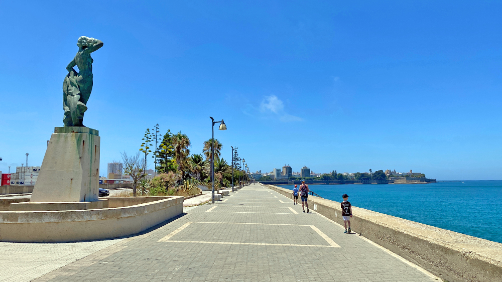 blauwasser_marina_spanien_suedkueste_cadiz_betonmole