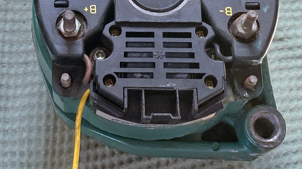 blauwasser_motor_laderegler_lichtmaschine_tausch_rueckseite