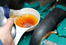 So gelingt der Ölwechsel beim Boot. Eine Foto-Anleitung
