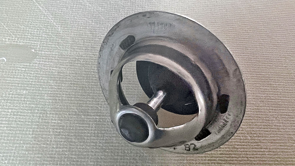 blauwasser_motor_praxistipp_thermostat_funktionstest_offen_nah