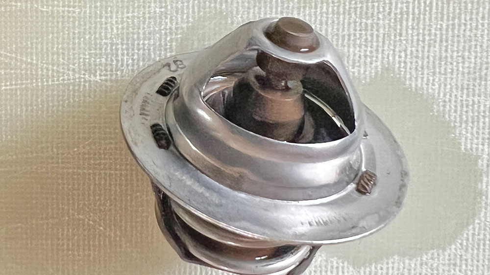 blauwasser_motor_praxistipp_thermostat_funktionstest_zu_nah