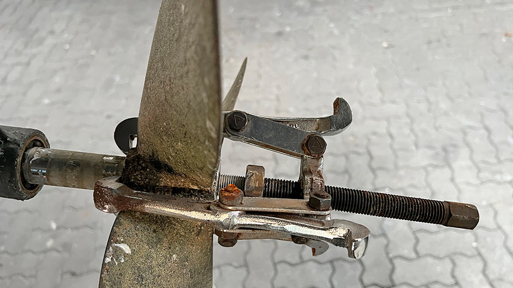 blauwasser_motor_schiffsschraube_abnehmen_abzieher_anbauen