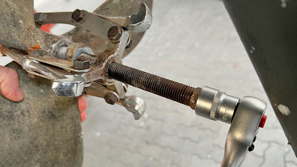 blauwasser_motor_schiffsschraube_abnehmen_schrauben