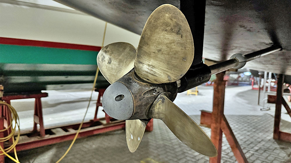 blauwasser_motor_schiffsschraube_finden_drehefluegelpropeller_1