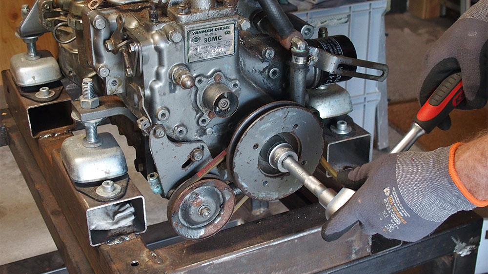 blauwasser_motor_ventilspieleinstellung_drehen