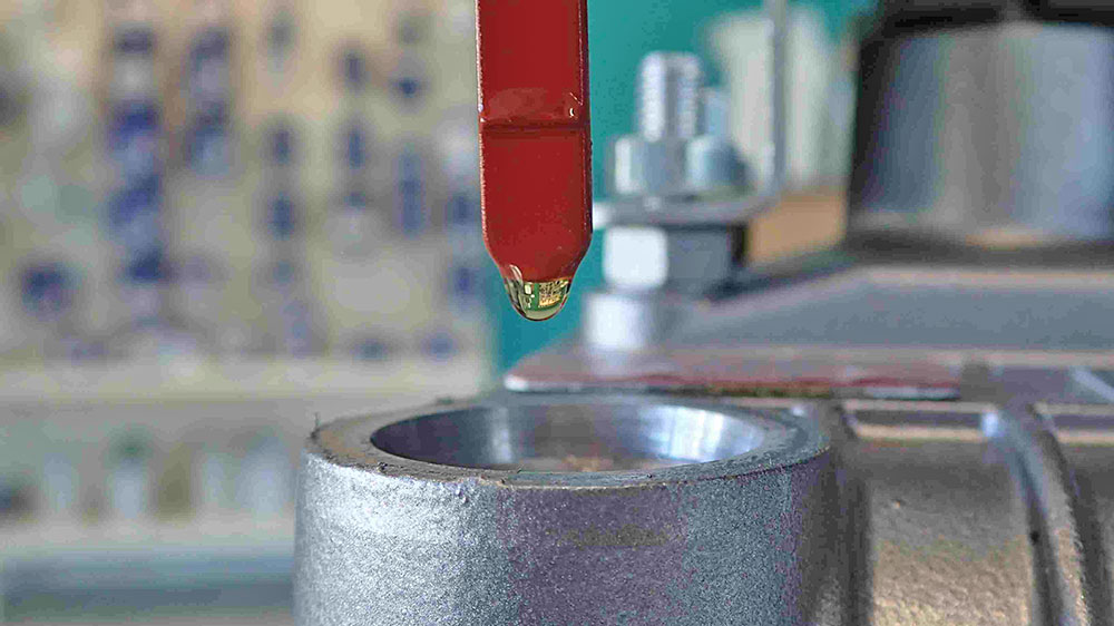 blauwasser_motor_wartung_schmierstoffe_oel_tropfen