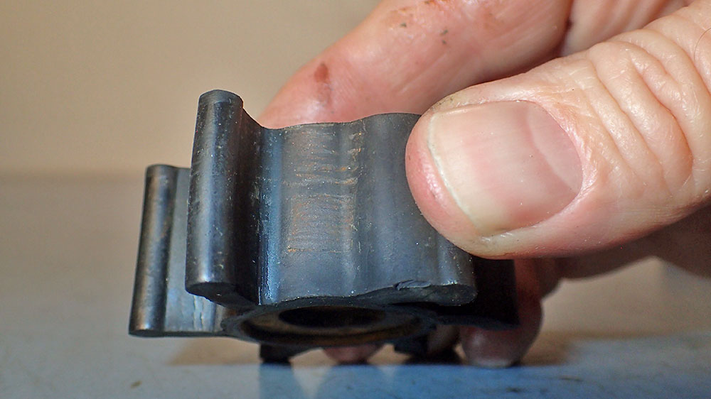 blauwasser_motor_wartung_seewasserpumpe_impellerpumpe_impeller_kontrolle