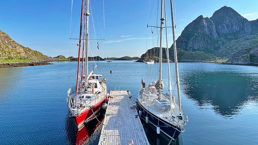 blauwasser_naturhafen_norwegen_lofoten_gullvika_boote