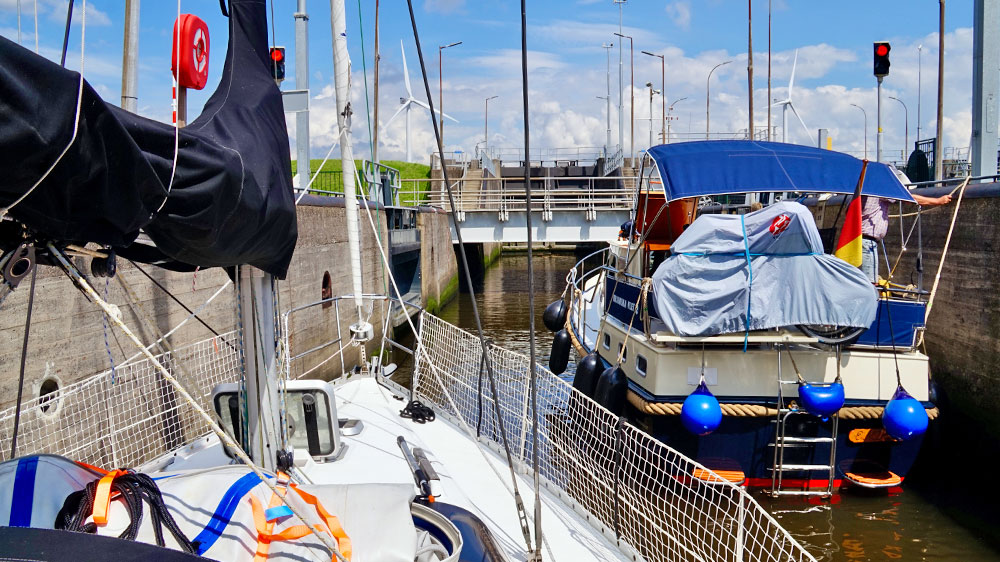 blauwasser_niederlande_friesland_stehende_mastroute_delfzijl_lemmer_schleuse_ems