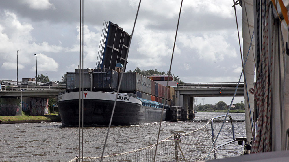 blauwasser_niederlande_friesland_stehende_mastroute_frachter