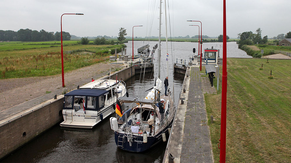 blauwasser_niederlande_friesland_stehende_mastroute_schleusen