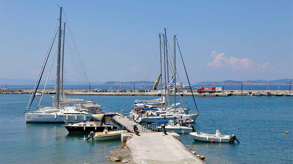 blauwasser_noerdliche_sporaden_haefen_loutraki