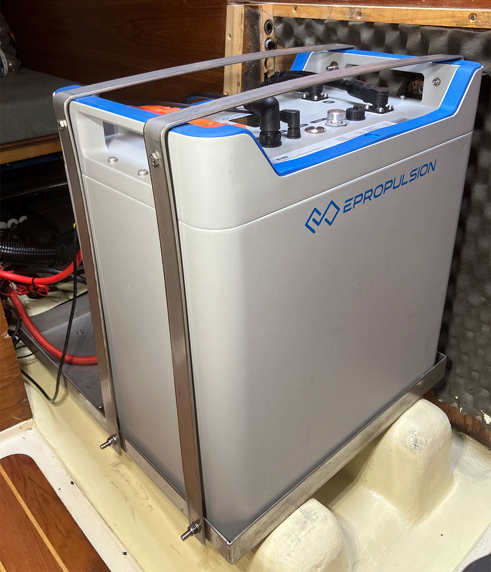 blauwasser_online_elektroantrieb_Batterieauflager_7