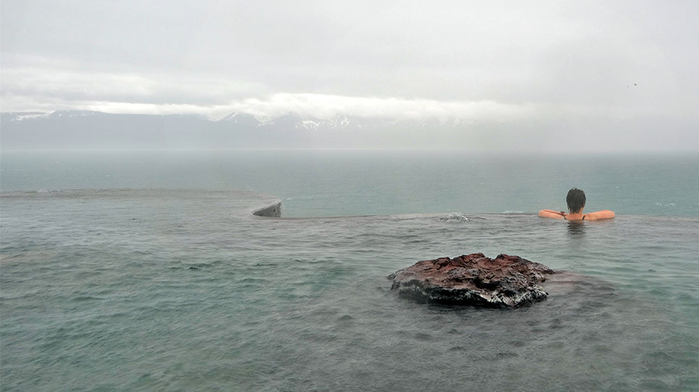 blauwasser_online_island_husavik_pool
