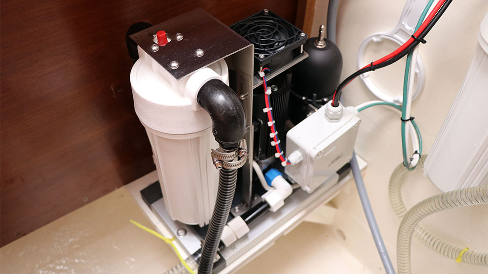 blauwasser_online_watermaker_pumpe