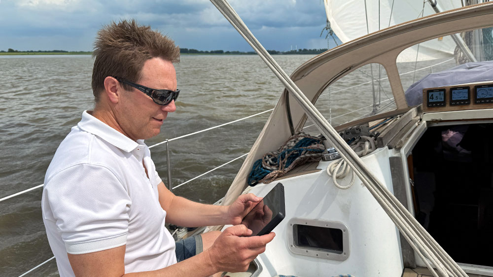 blauwasser_orca_navigation_tablet_unterwegs