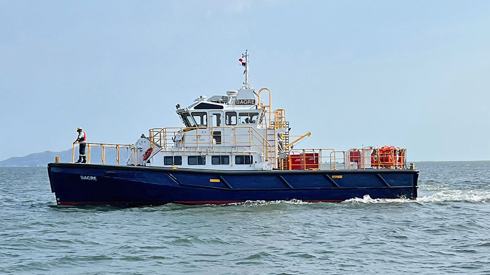 blauwasser_panamakanal_lotsenboot