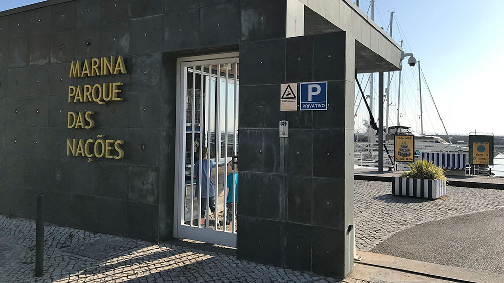 blauwasser_portugal_hafen_expo_marina_tor
