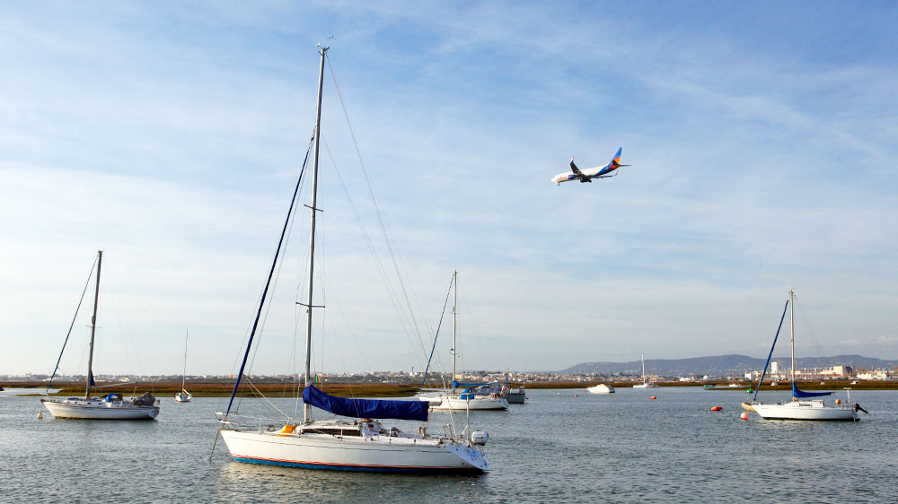 blauwasser_portugal_hafen_faro_flugzeug