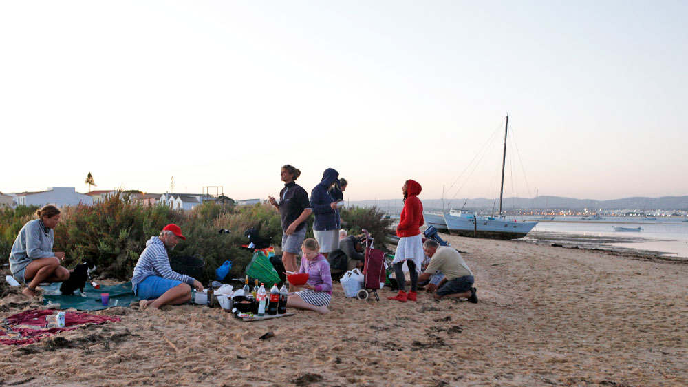 blauwasser_portugal_hafen_ilha_da_culatra_ankerplatz_sundowner