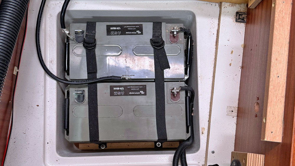 blauwasser_praxistipp_elektrik_batterie_lagern_bleibatterien
