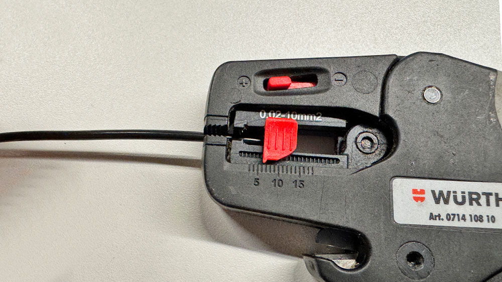 blauwasser_praxistipp_elektrik_kabel_verbinden_klein_abisolieren