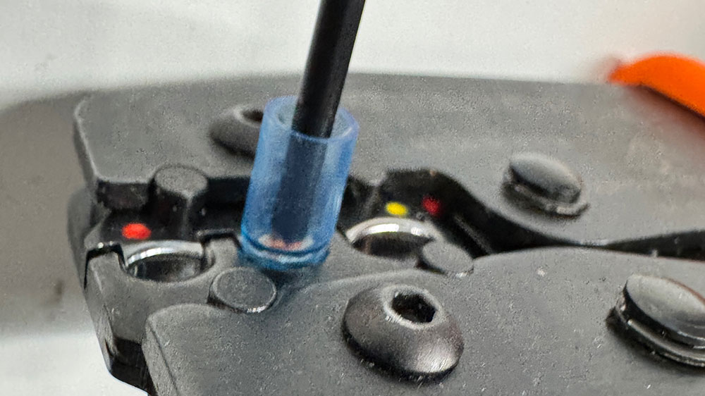 blauwasser_praxistipp_elektrik_kabel_verbinden_klein_pressen_2