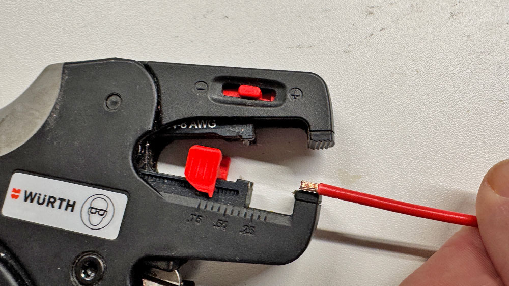 blauwasser_praxistipp_elektrik_kabelschuh_crimpen_abisolieren