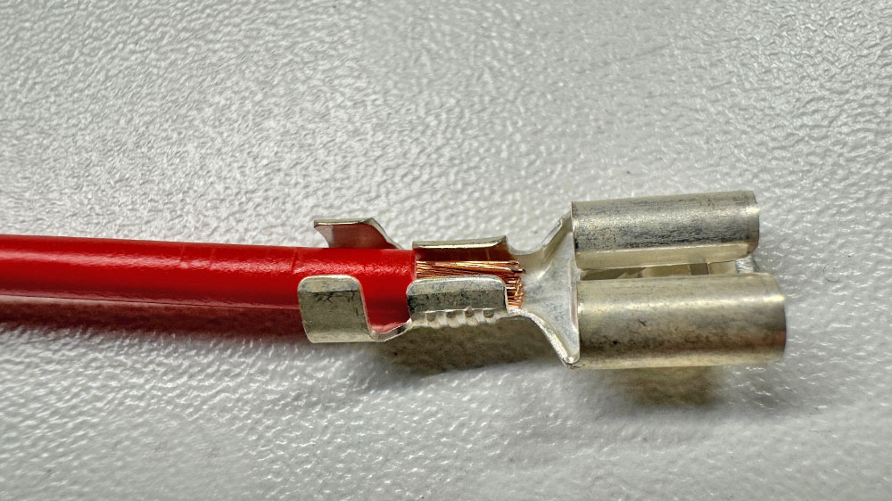 blauwasser_praxistipp_elektrik_kabelschuh_crimpen_kontrollieren