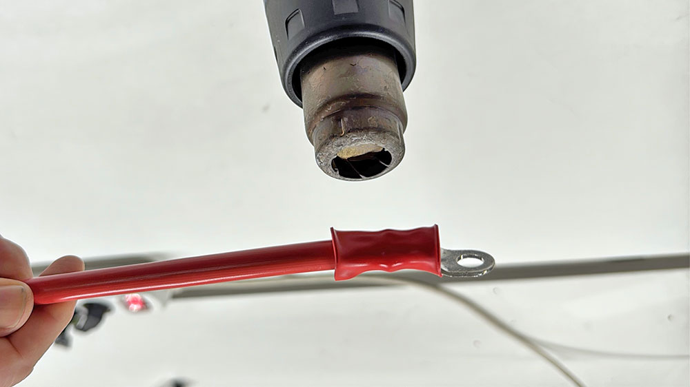 blauwasser_praxistipp_elektrik_quetschkabelschuh_schrumpfschlauch_erwaermen