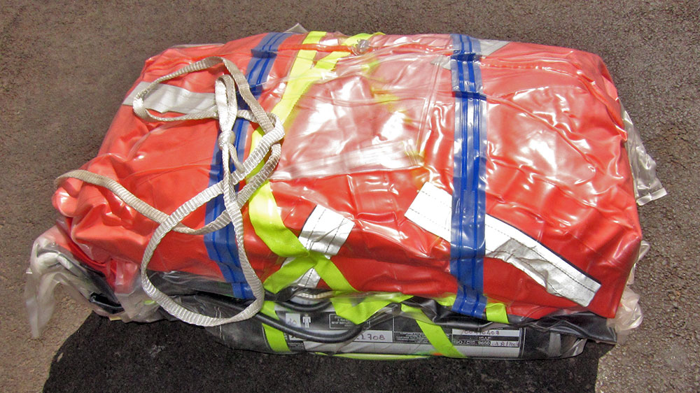 blauwasser_rettungsinsel_kauf_tipps_container_innen