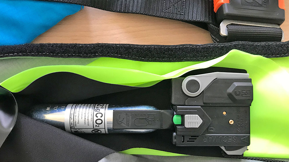blauwasser_rettungsweste_wartung_automatikeinheit