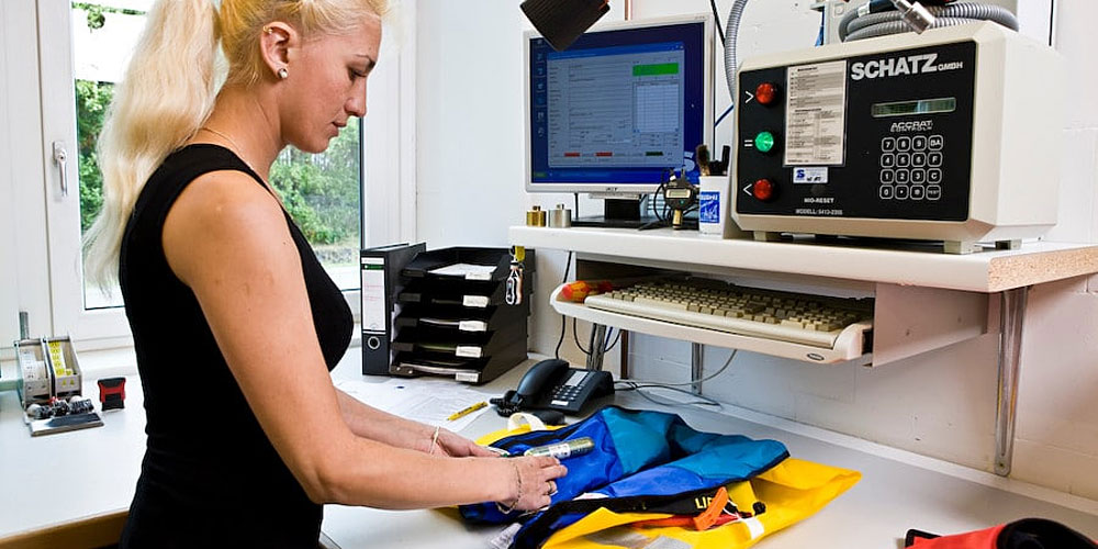 blauwasser_rettungsweste_wartung_service