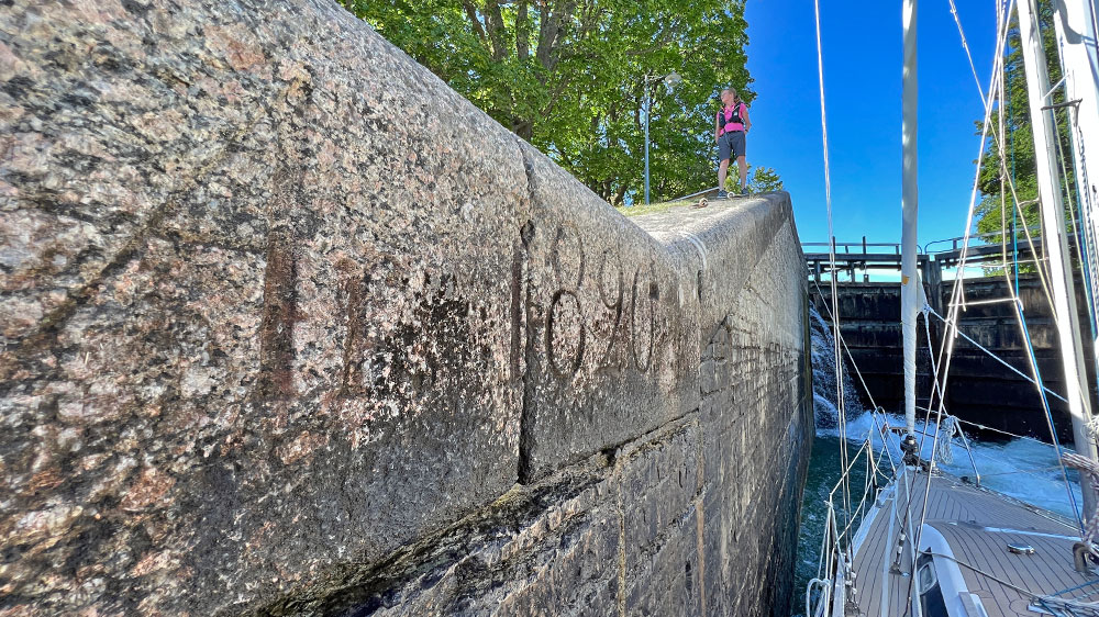 blauwasser_revier_schweden_goeta-kanal_information_gravur