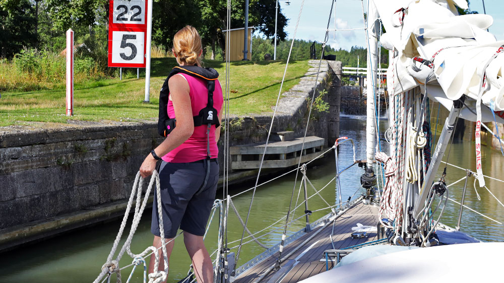 blauwasser_revier_schweden_goeta-kanal_information_leinenuebergabe