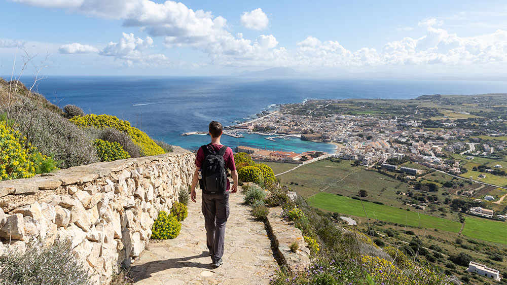 blauwasser_revierbericht_italien_sizilien_favignana_hafen_ort