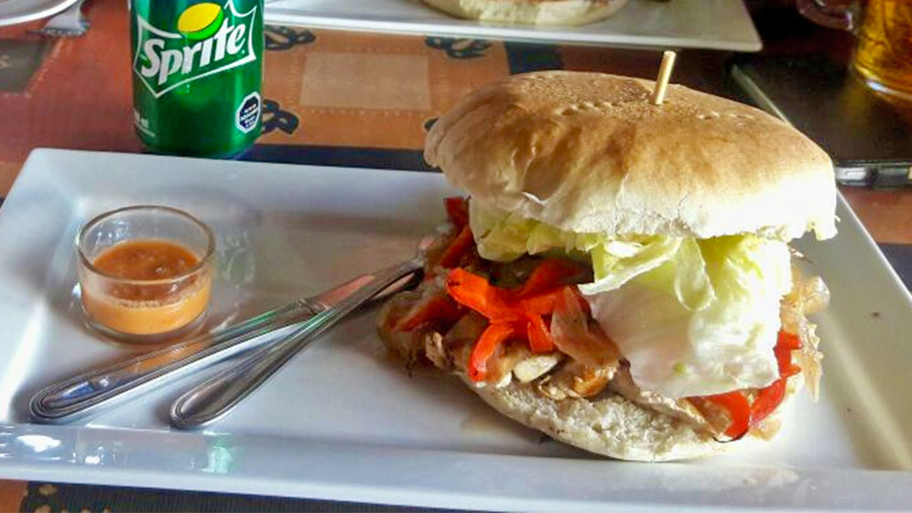 blauwasser_revierbericht_suedpazifik_osterinsel_burger