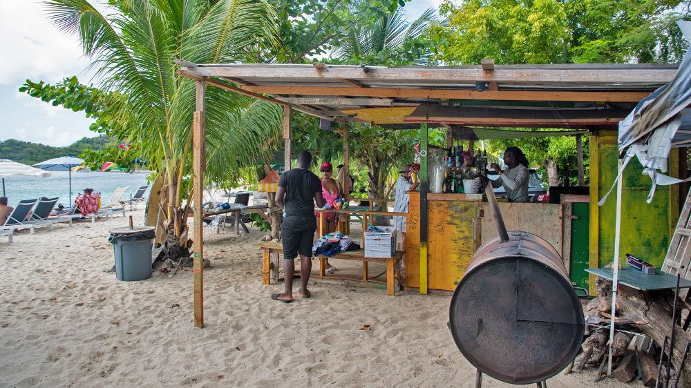 blauwasser_revierbericht_tipps_bvi_smugglers_cove_bar