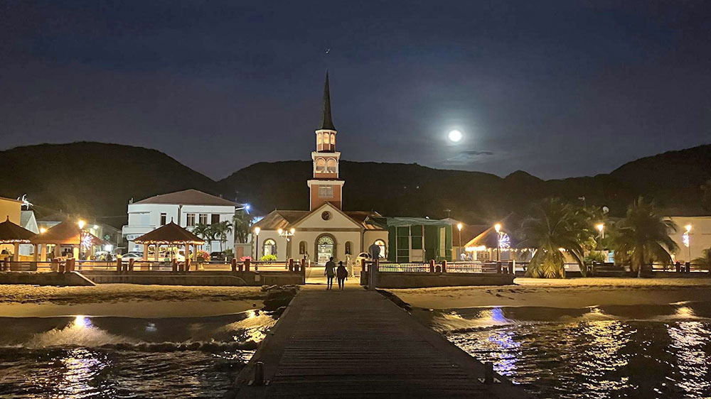 blauwasser_reviere_karibik_windward_islands_11_top_spots_anse_arlet_nacht