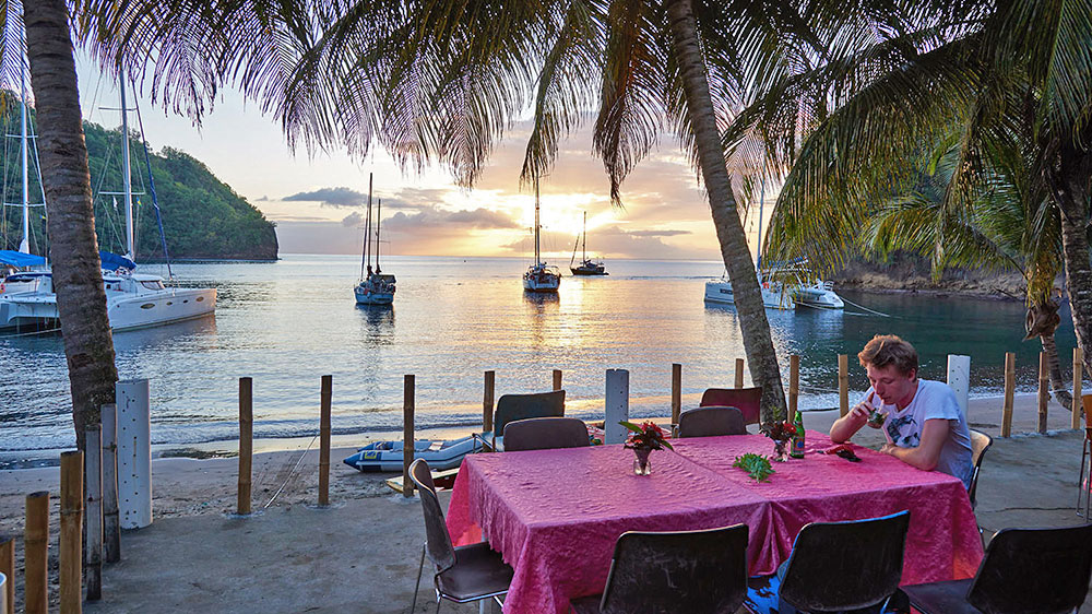 blauwasser_reviere_karibik_windward_islands_11_top_spots_cumberland_bay_terrasse