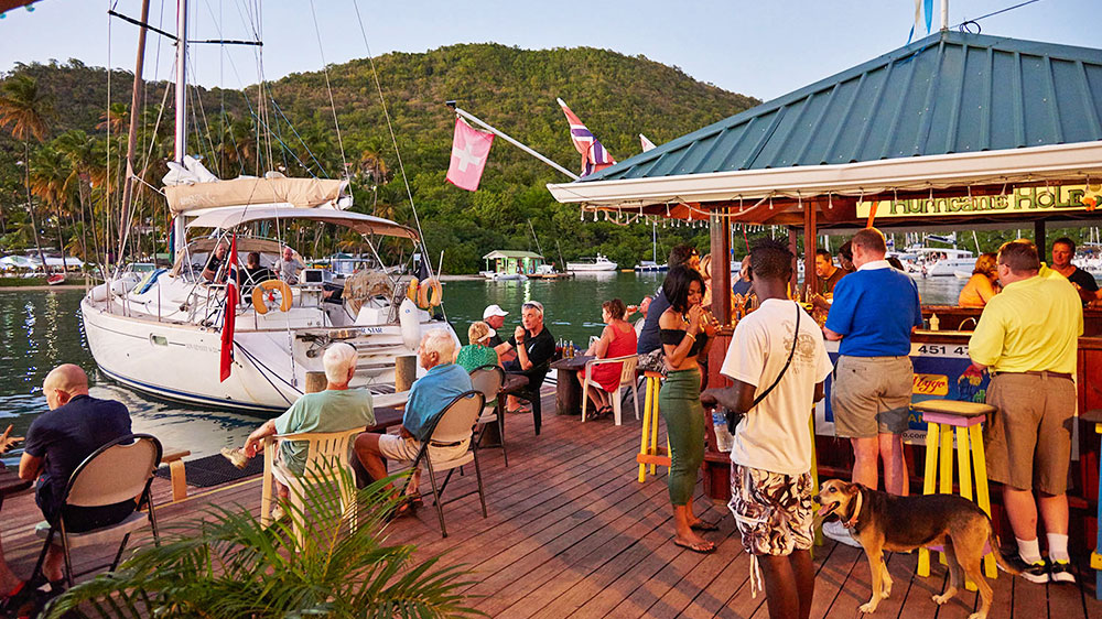 blauwasser_reviere_karibik_windward_islands_11_top_spots_marigot_bay_bar