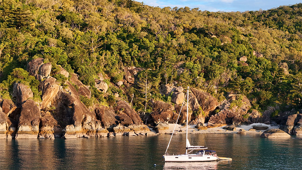 blauwasser_revierinformation_australien_whitsunday_islands_ankerplatz_felsen