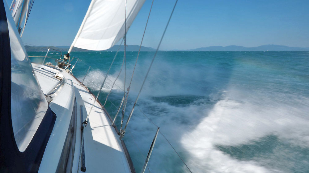 blauwasser_revierinformation_australien_whitsunday_islands_segeln_gischt